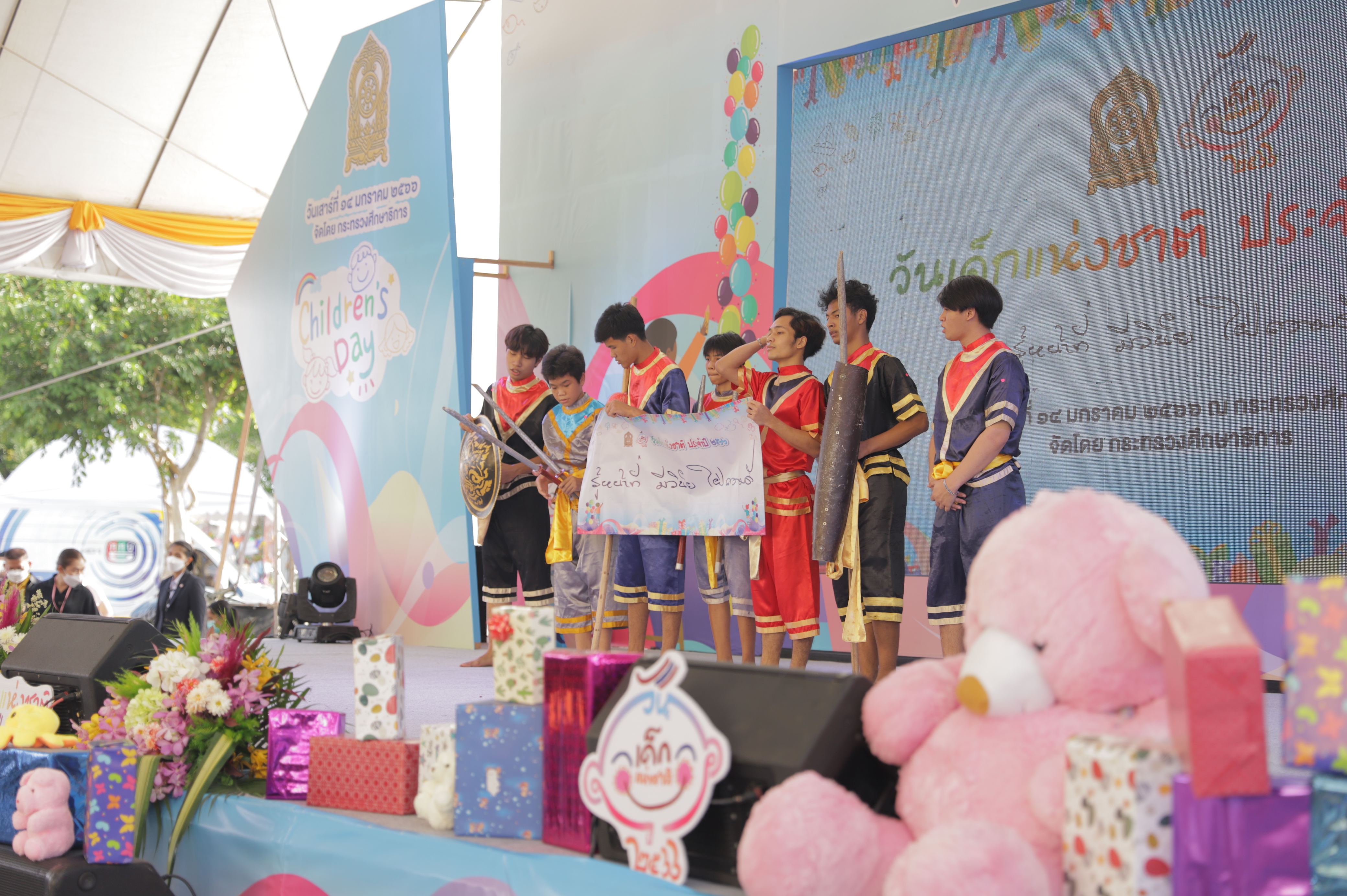 ศธ. ชูแนวคิด Children’s Day “เด็กดี วิถีไทย”  เพื่อเสริมสร้างให้เด็กและเยาวชนเป็น “คนเก่ง คนดี สามัคคี รู้จักหน้าที่ของตนเอง”  ในงานวันเด็กแห่งชาติ 2566