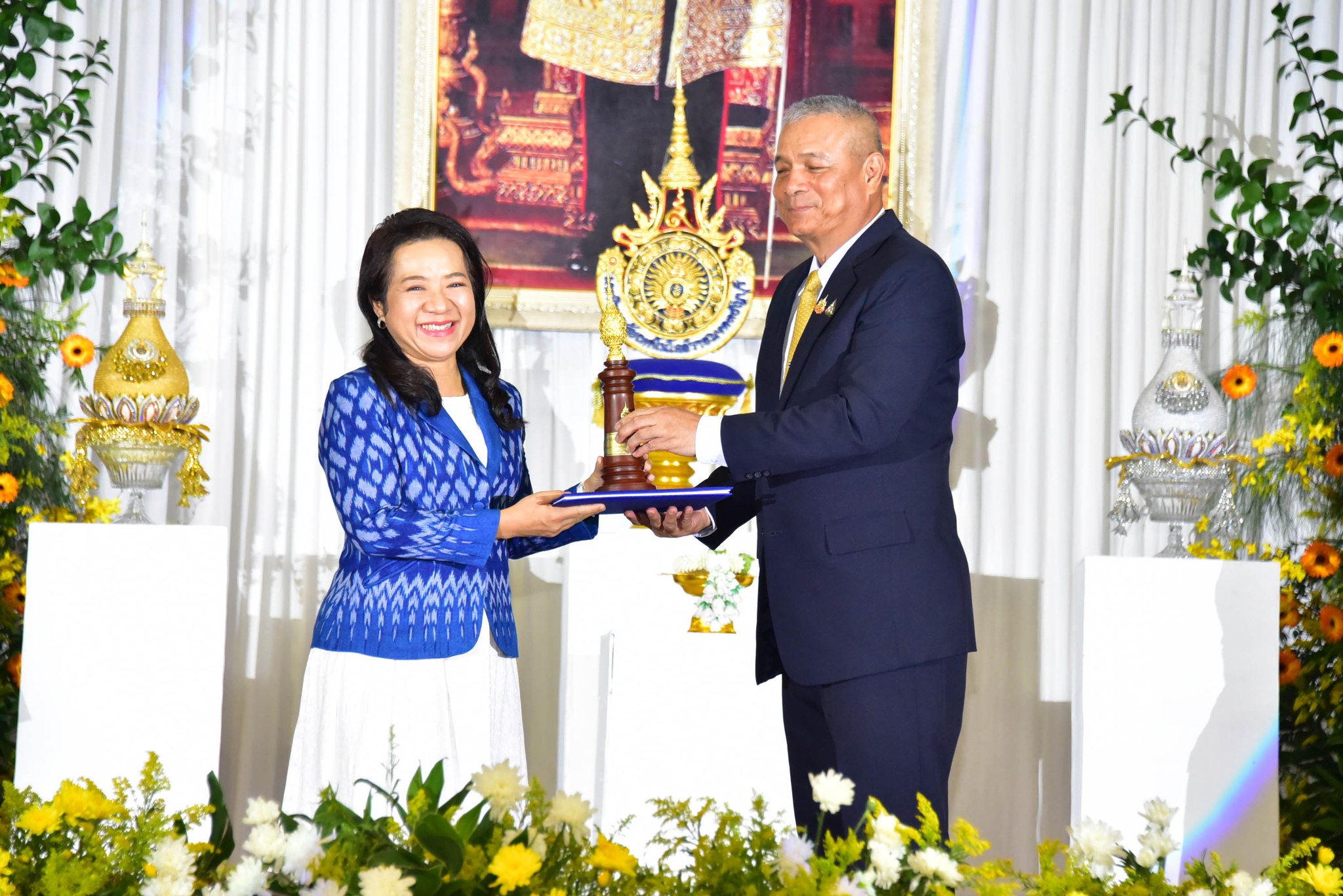 อรอุมา  เกษตรพืชผล รับรางวัลประกาศเกียรติคุณเป็นผู้ที่มีผลงานดีเด่นทางวัฒนธรรม ประจำปีพุทธศักราช  ๒๕๖๗ “รางวัลราชมงคลสรรเสริญกิตติมศักดิ์”